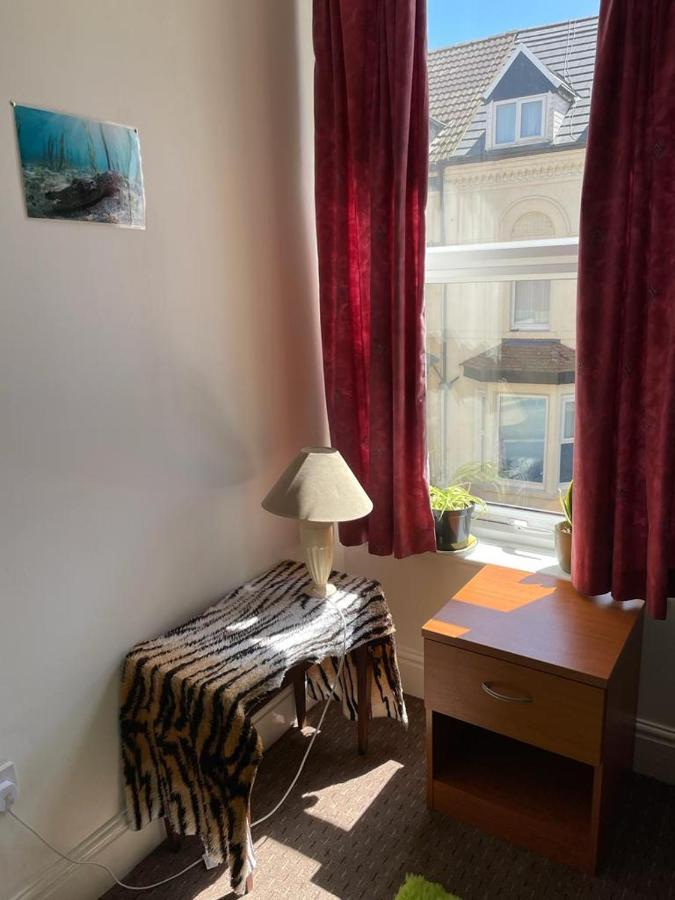 Bed and Breakfast The Blue Moon Blackpool Exterior foto